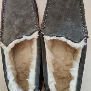 Koolaburra by UGG Suede Slippers